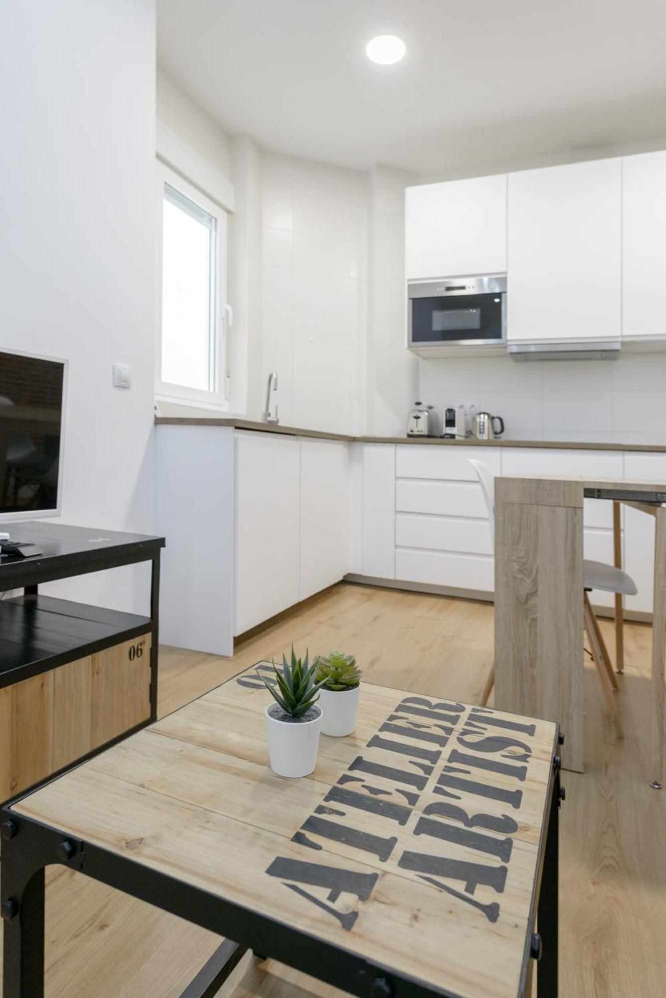 Apartamento Avila Calle, Precioso Estudio En Santiago Bernabeu-Estrecho En Segundo Piso Sin Ascensor Madrid Exterior foto