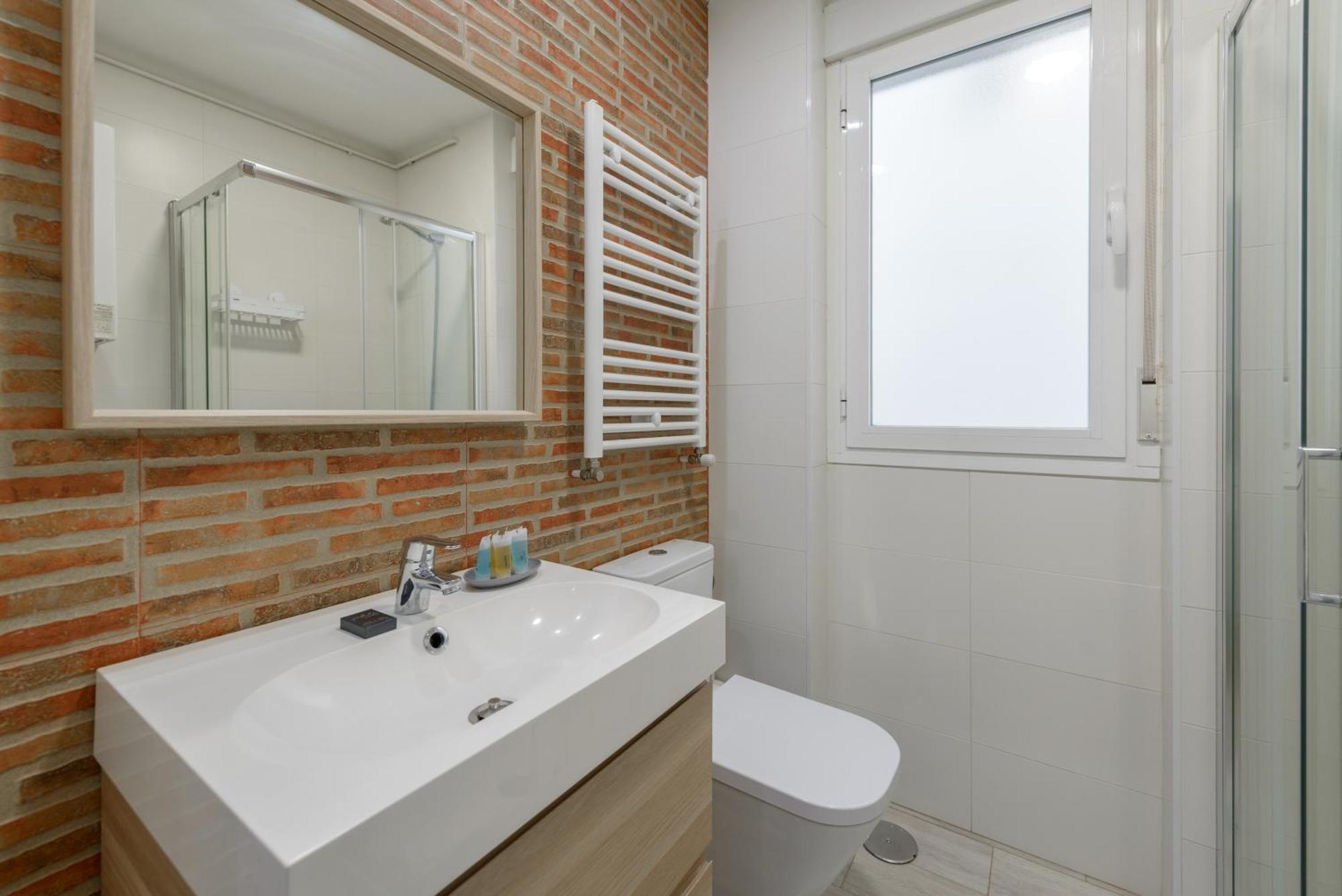 Apartamento Avila Calle, Precioso Estudio En Santiago Bernabeu-Estrecho En Segundo Piso Sin Ascensor Madrid Exterior foto