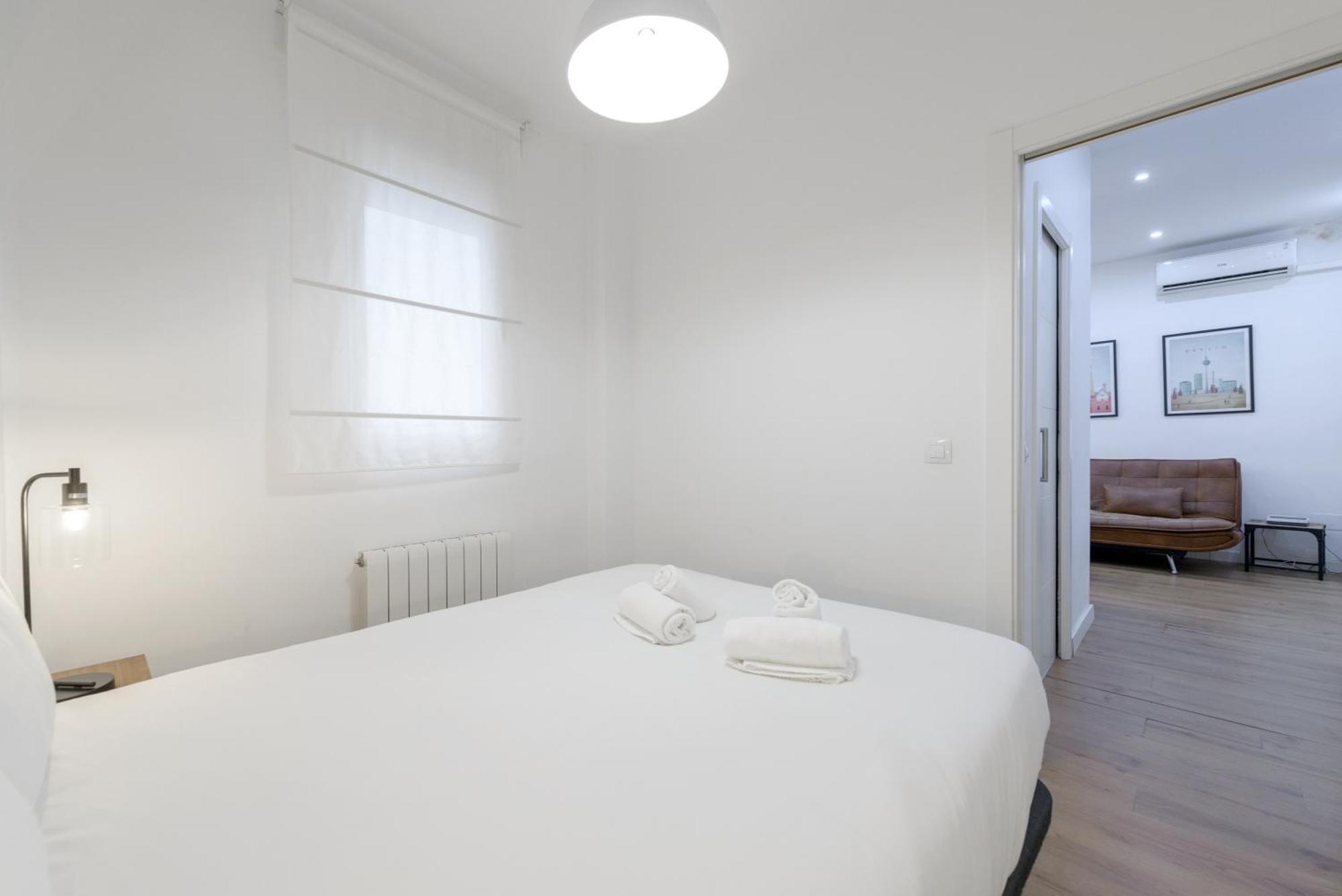 Apartamento Avila Calle, Precioso Estudio En Santiago Bernabeu-Estrecho En Segundo Piso Sin Ascensor Madrid Exterior foto
