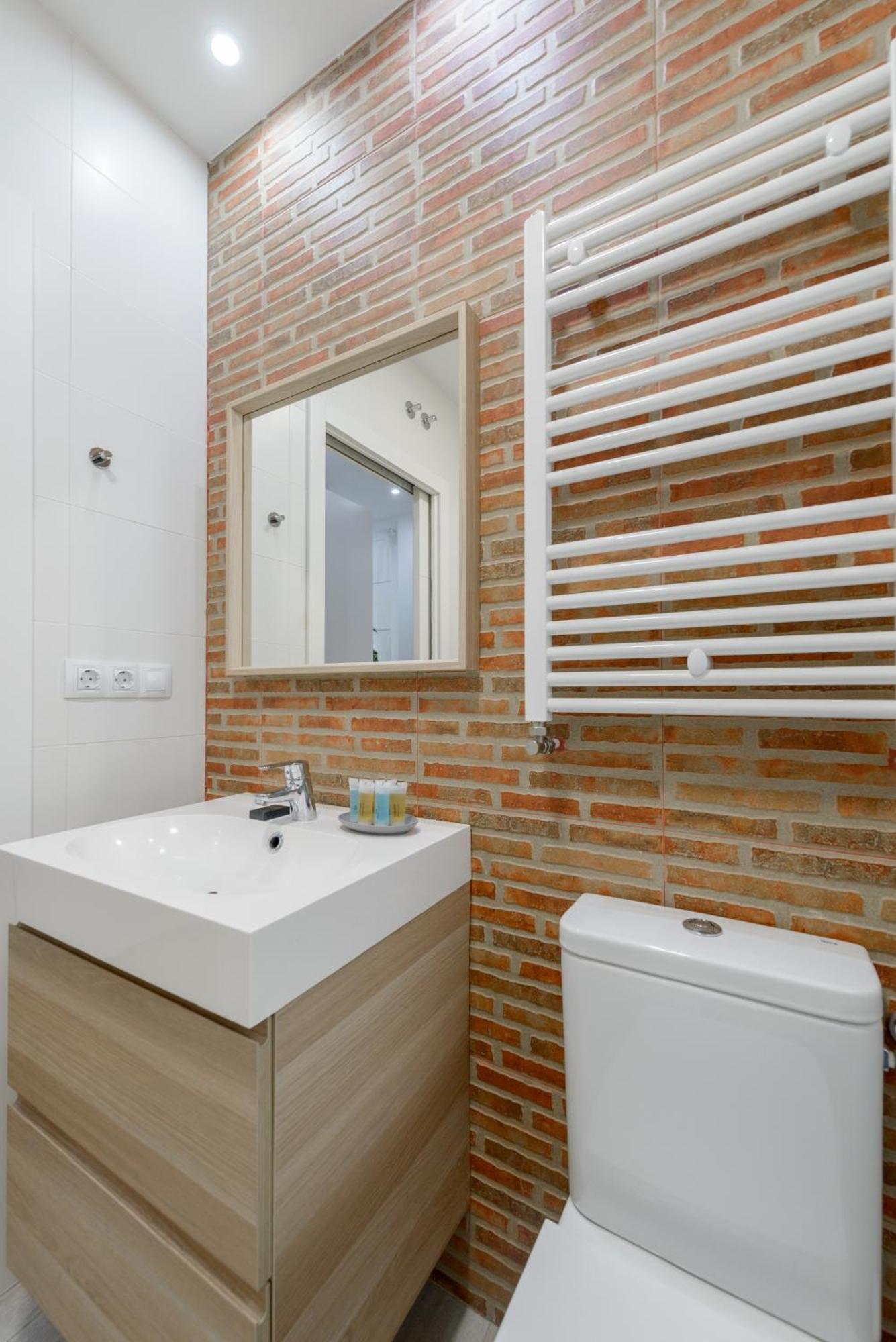 Apartamento Avila Calle, Precioso Estudio En Santiago Bernabeu-Estrecho En Segundo Piso Sin Ascensor Madrid Exterior foto