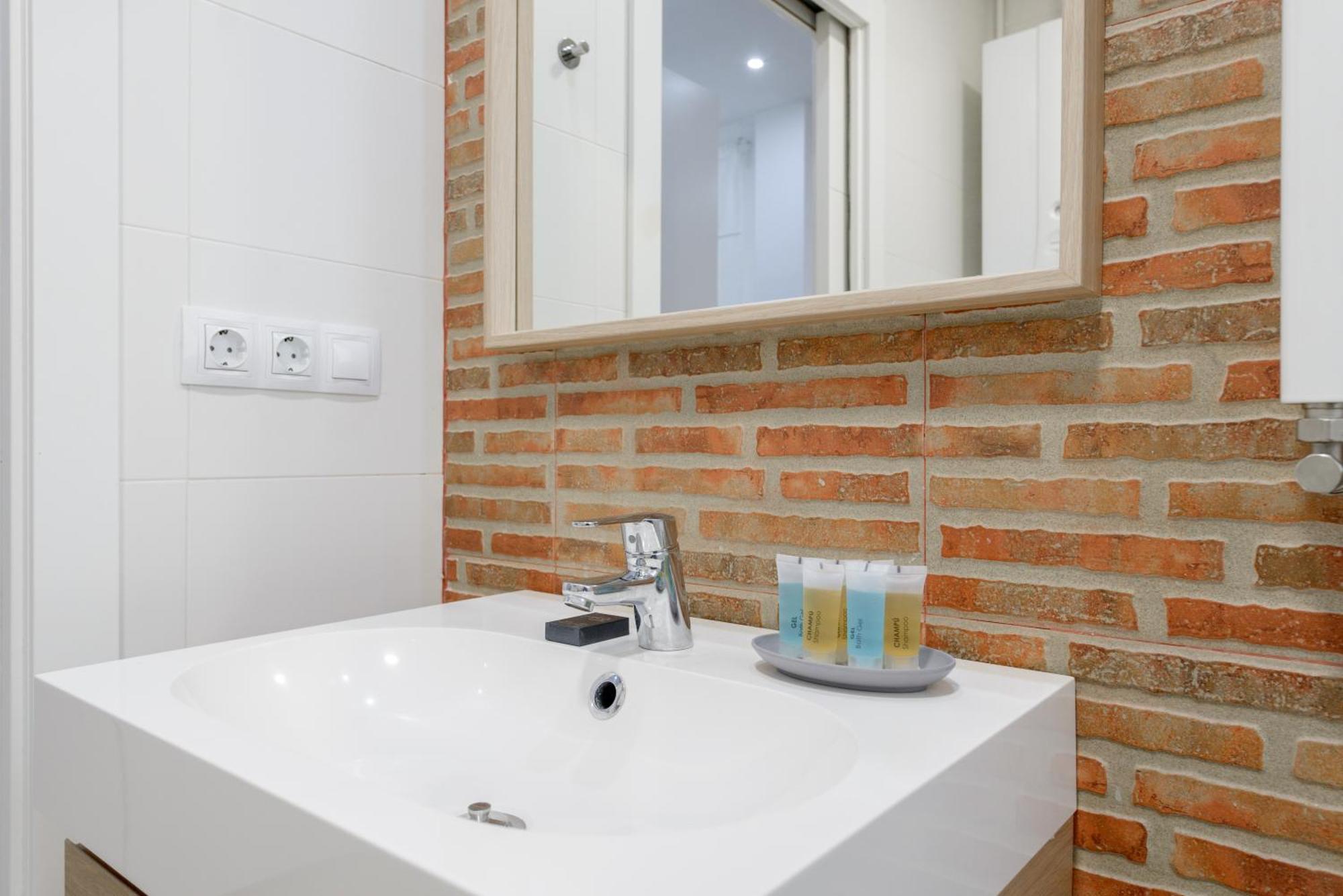 Apartamento Avila Calle, Precioso Estudio En Santiago Bernabeu-Estrecho En Segundo Piso Sin Ascensor Madrid Exterior foto