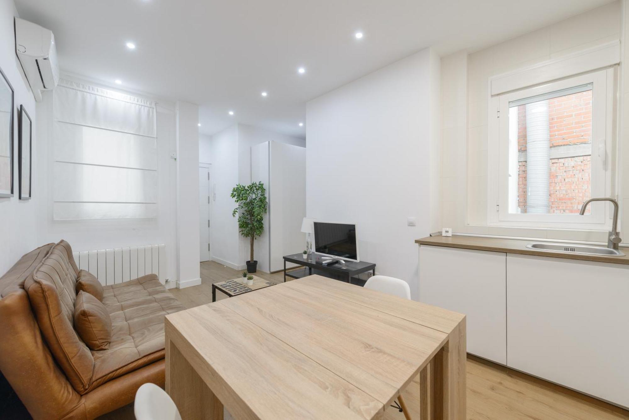 Apartamento Avila Calle, Precioso Estudio En Santiago Bernabeu-Estrecho En Segundo Piso Sin Ascensor Madrid Exterior foto